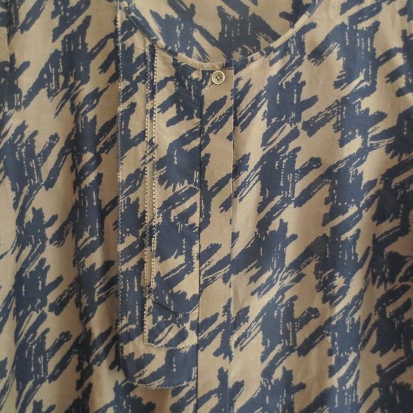 Gap Navy Blue Beige Tan Silk Cotton Blend Print Pattern Spring Summer Blouse - Picture 6 of 7